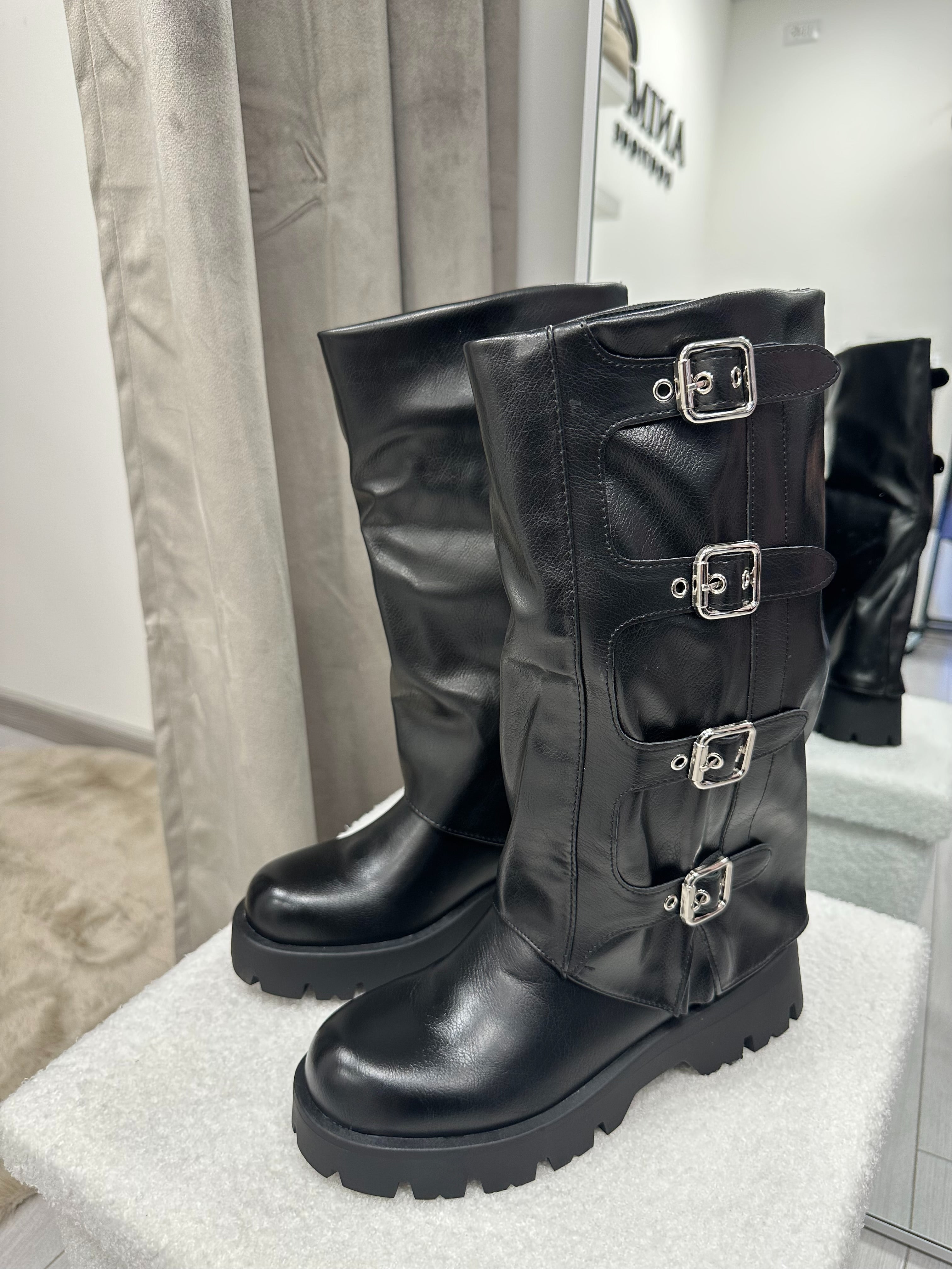 STIVALE NERO CINTURINO