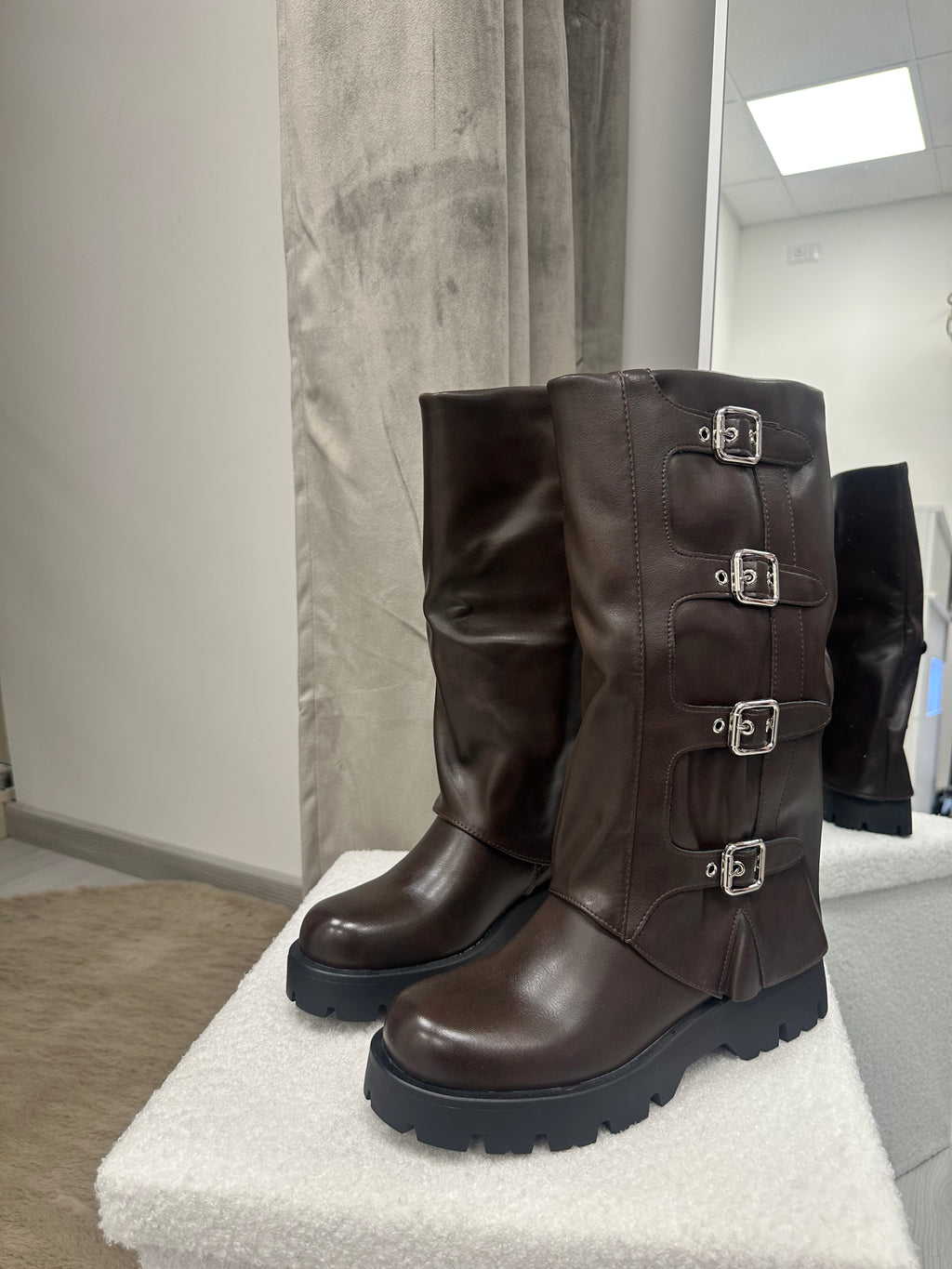 STIVALE MARRONE CINTURINO